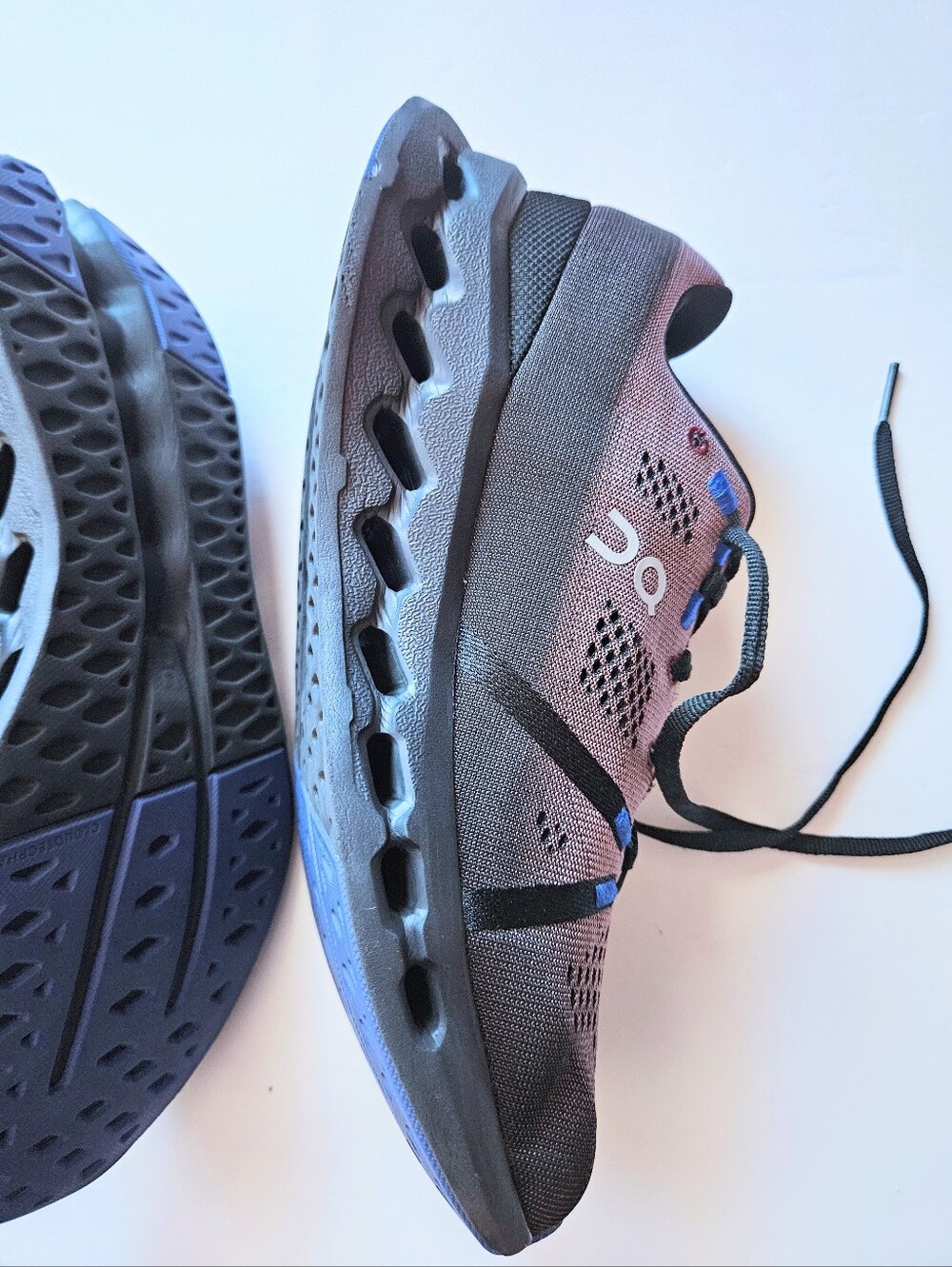 Women's On Cloudsurfer Running Shoe Size 9M - Picture 3 of 9